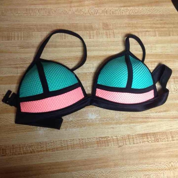 Knock off triangl top