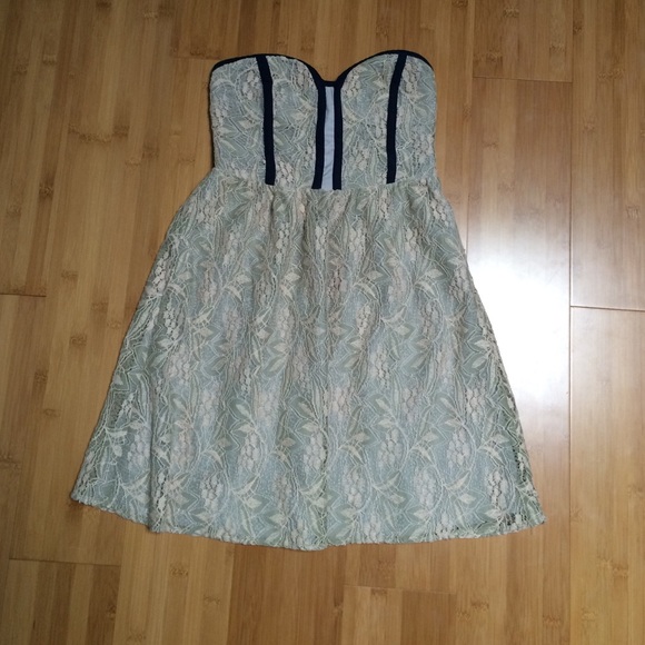 🚫ON HOLD🚫 Urban Outfitters strapless dress