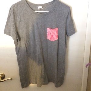 VS PINK shirt w printed pocket