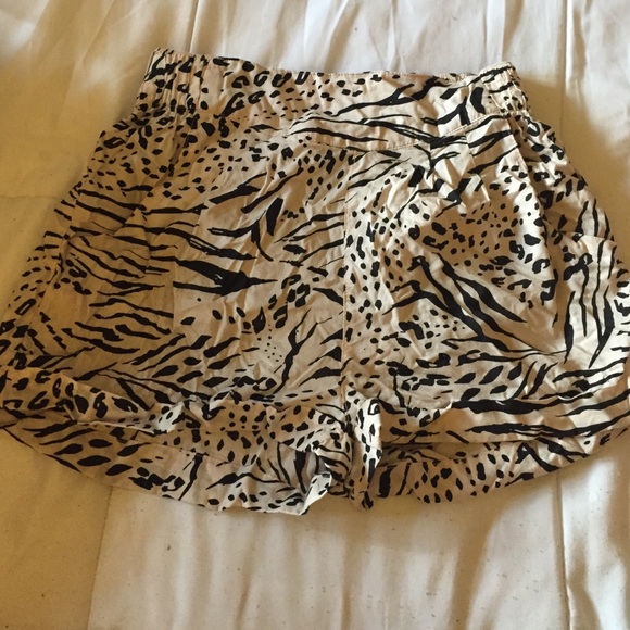 SOLD!!! High waisted Shorts🎀🐅🐆