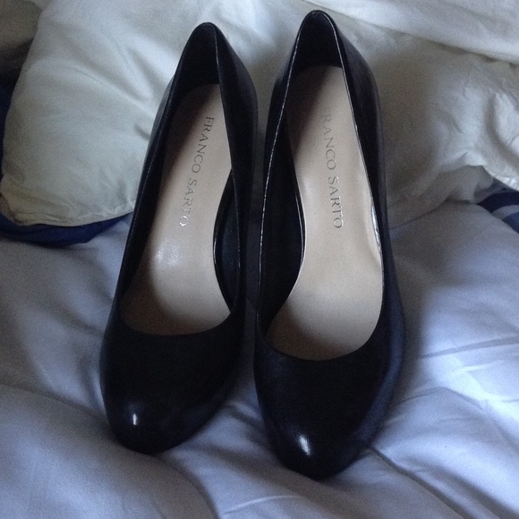Size 7 Franco Sarto black pumps