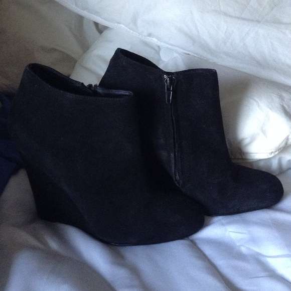 Steve Madden black suede booties size 7.5