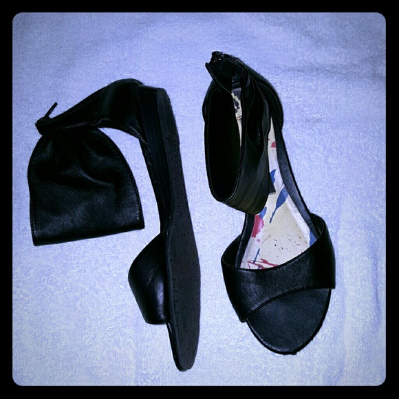 Chinese Laundry Black Sandals