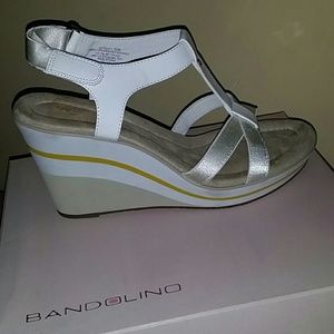 Bandolino wedge