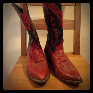 Vintage broken-in red/black cowboy boots