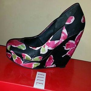 Elle wedge