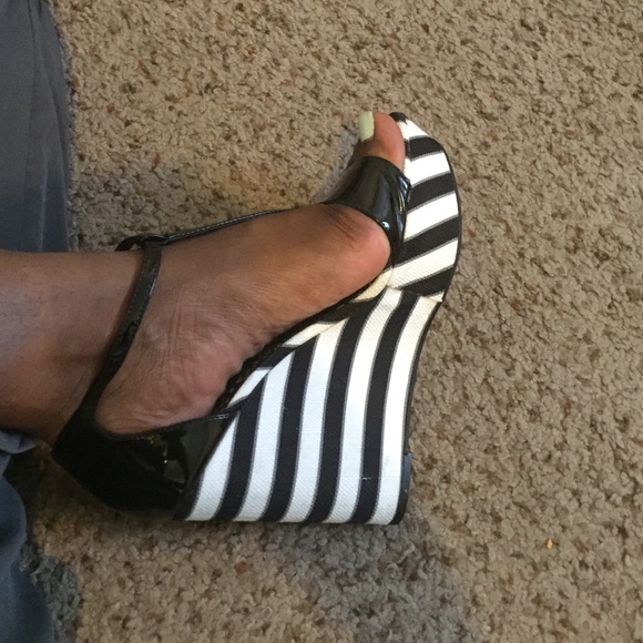 Cosmopolitan Wedges - Picture 2 of 4