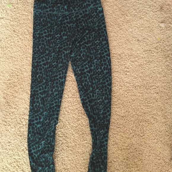 Victoria's Secret leopard print leggings