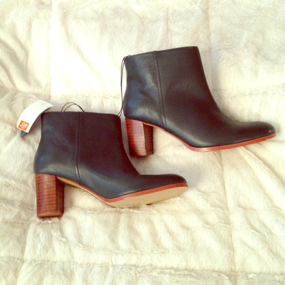 NWT Green Joe Fresh boots!