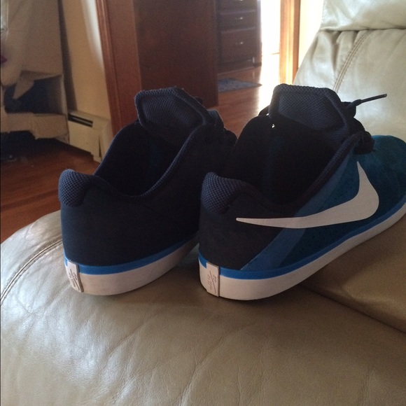 Nike shoes - Picture 2 of 4