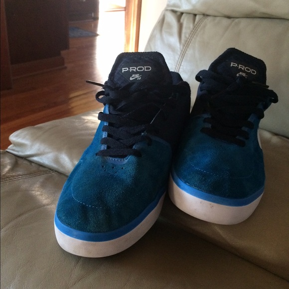 Nike shoes - Picture 4 of 4