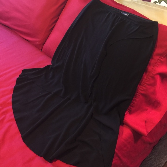 High-lo black skirt