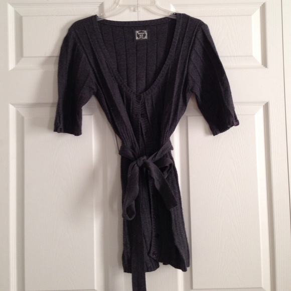 **Adorable tied sweater