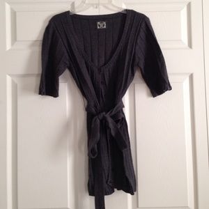 **Adorable tied sweater