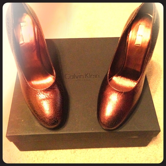 Bronze Calvin Klein Collection stacked pumps