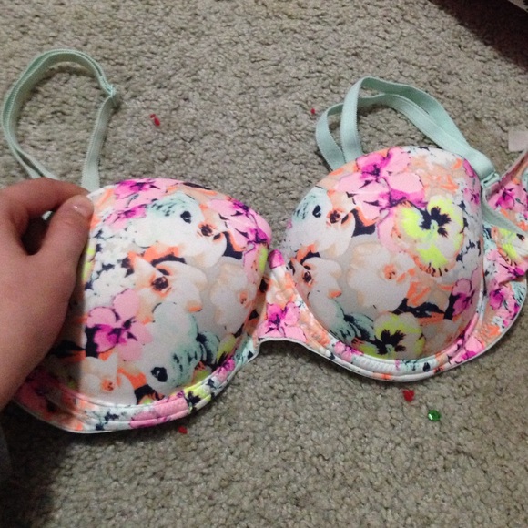 Pink Victoria's Secret push up bra - Picture 1 of 2