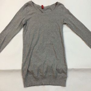 Thin, long sleeve grey shirt