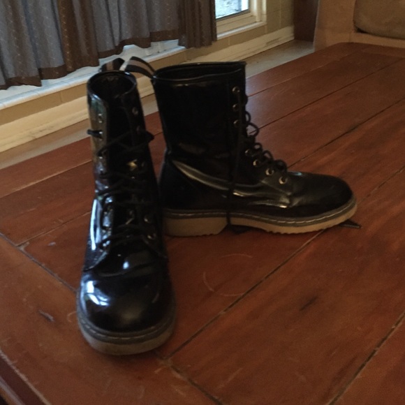 Forever Black Glossy Boots - Picture 1 of 1