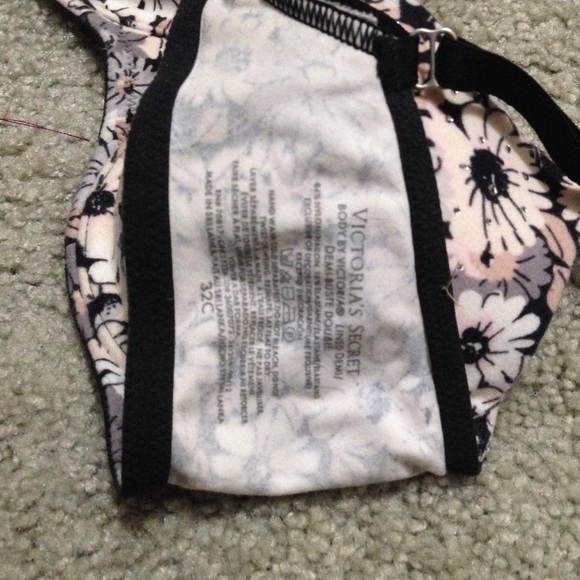 Victoria's Secret bra - Picture 2 of 2
