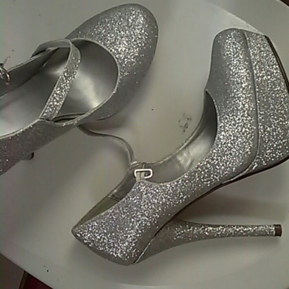 Silver Sparkle Pumps