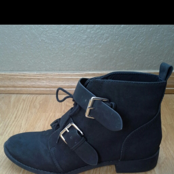 Edgy booties - Picture 2 of 2