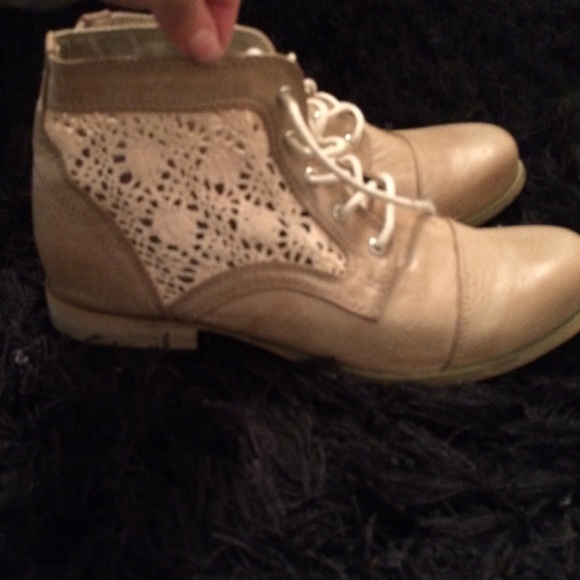 Tan boots! - Picture 2 of 2