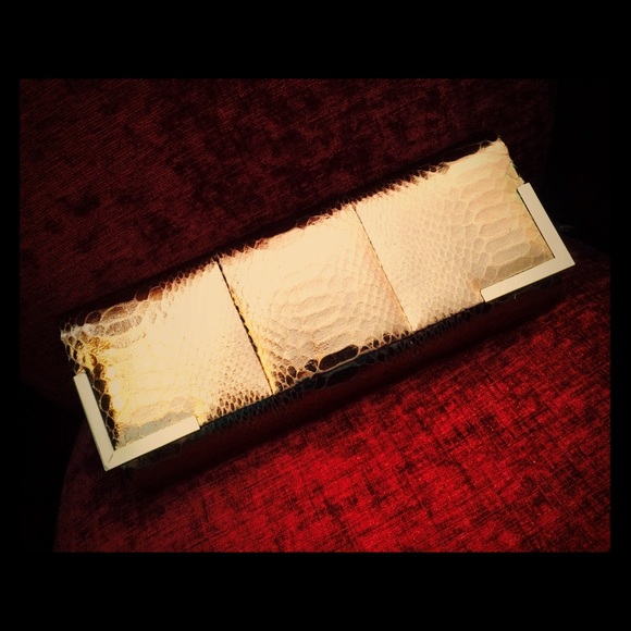 Bronze clutch