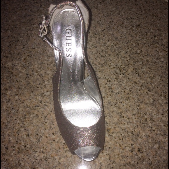 Guess - Picture 4 of 4