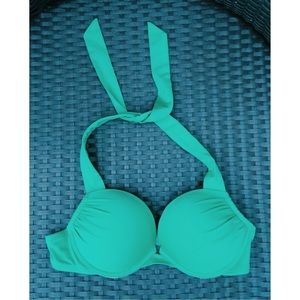 sold on ♏️💚VS emerald bombshell bikini top💚