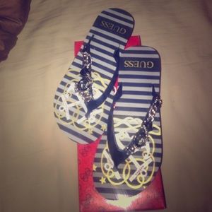 🔴PRICE DROPP🔴 Guess flip flops