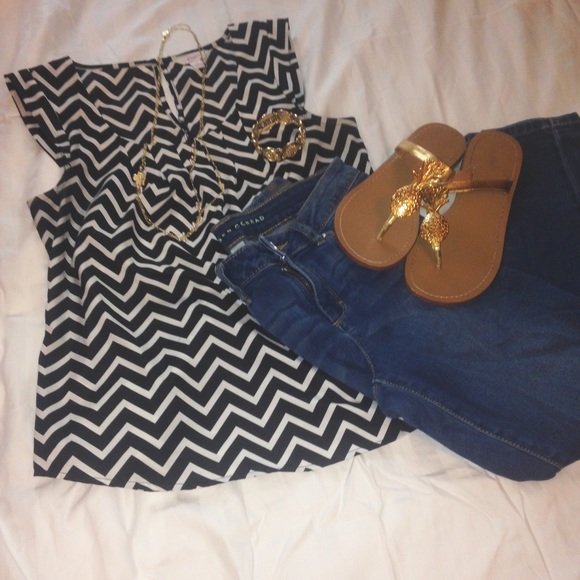 🌸Black and White Chevron Blouse