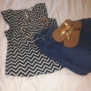 🌸Black and White Chevron Blouse