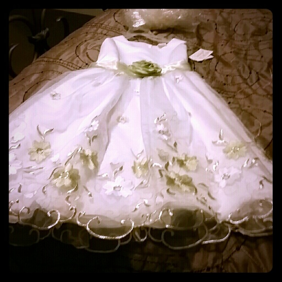 Girls flower girl/ formal dress
