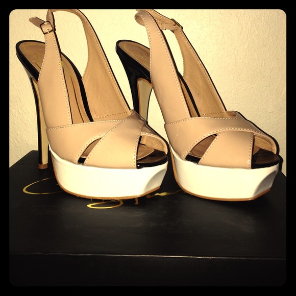 Never been worn, just tried on at home!