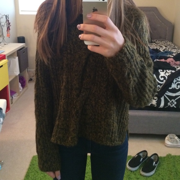 Mustard color sweater good condition - Picture 2 of 2