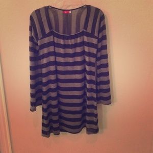 Black & gray light weight tunic // size S