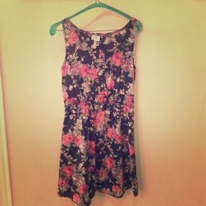 Floral dress with triangle back cutout // size M