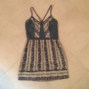 Summer dress with back cut out // size M