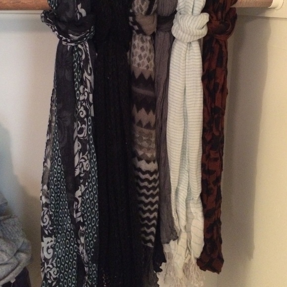6 scarves sold togeher - Picture 2 of 2