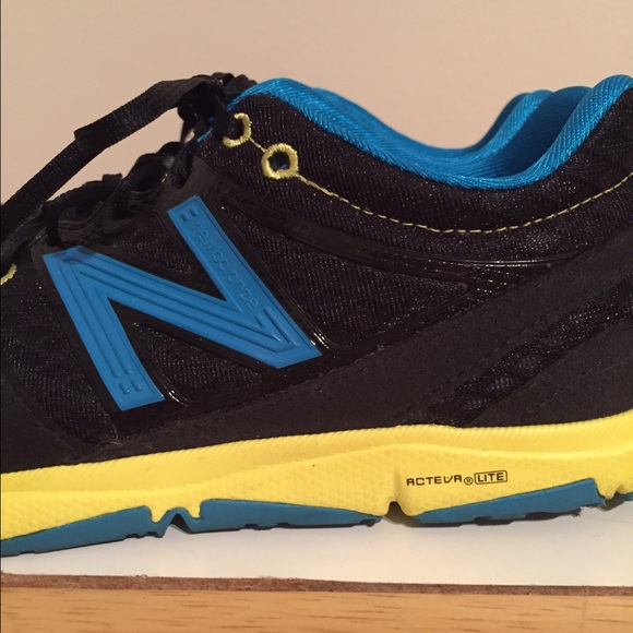❌❌SOLD❌❌New Balance Black Gym Shoes - Picture 2 of 4