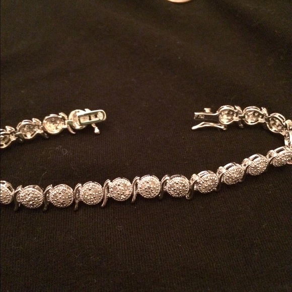 2carat T.W. Diamond tennis bracelet ✨