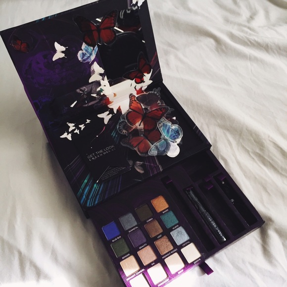 Urban Decay Book of Shadows Vol. IV