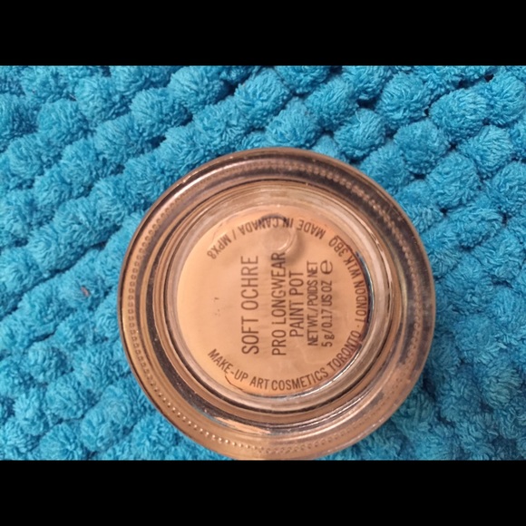 Mac paint pot in soft ochre