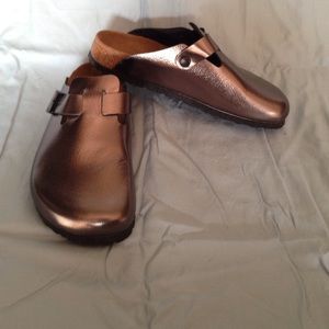 Gunmetal leather clogs