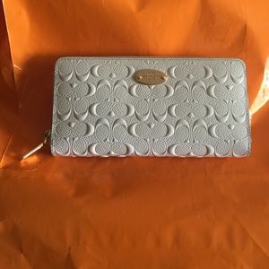 coach wristlets 74