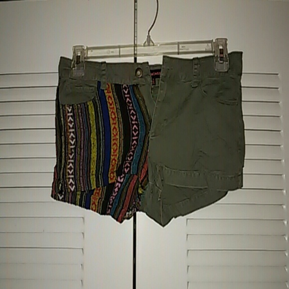 Tribal Shorts *TRENDY* - Picture 1 of 1