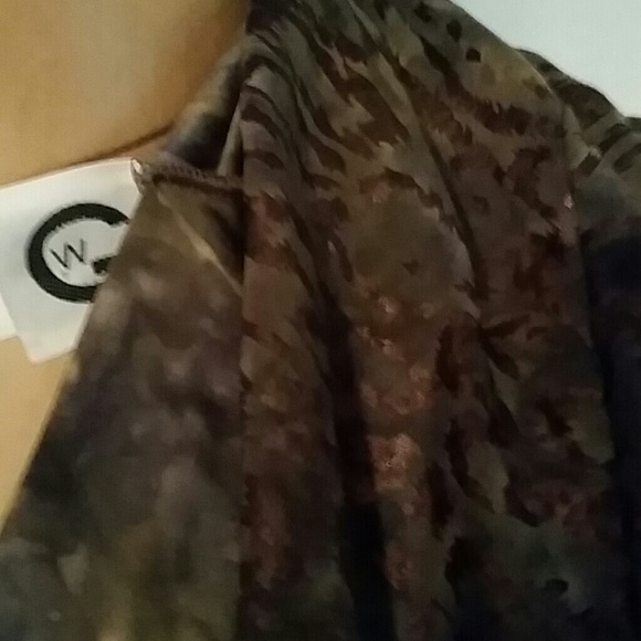 Top - Picture 4 of 4