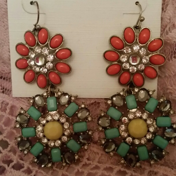 Liz Claiborne Caliente Flora Earrings - Picture 2 of 2