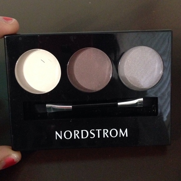 NORDSTROM MINI EYE PALETTE NEVER USED!!!