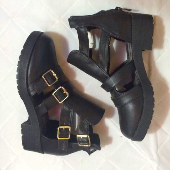 gold belt buckle shoes